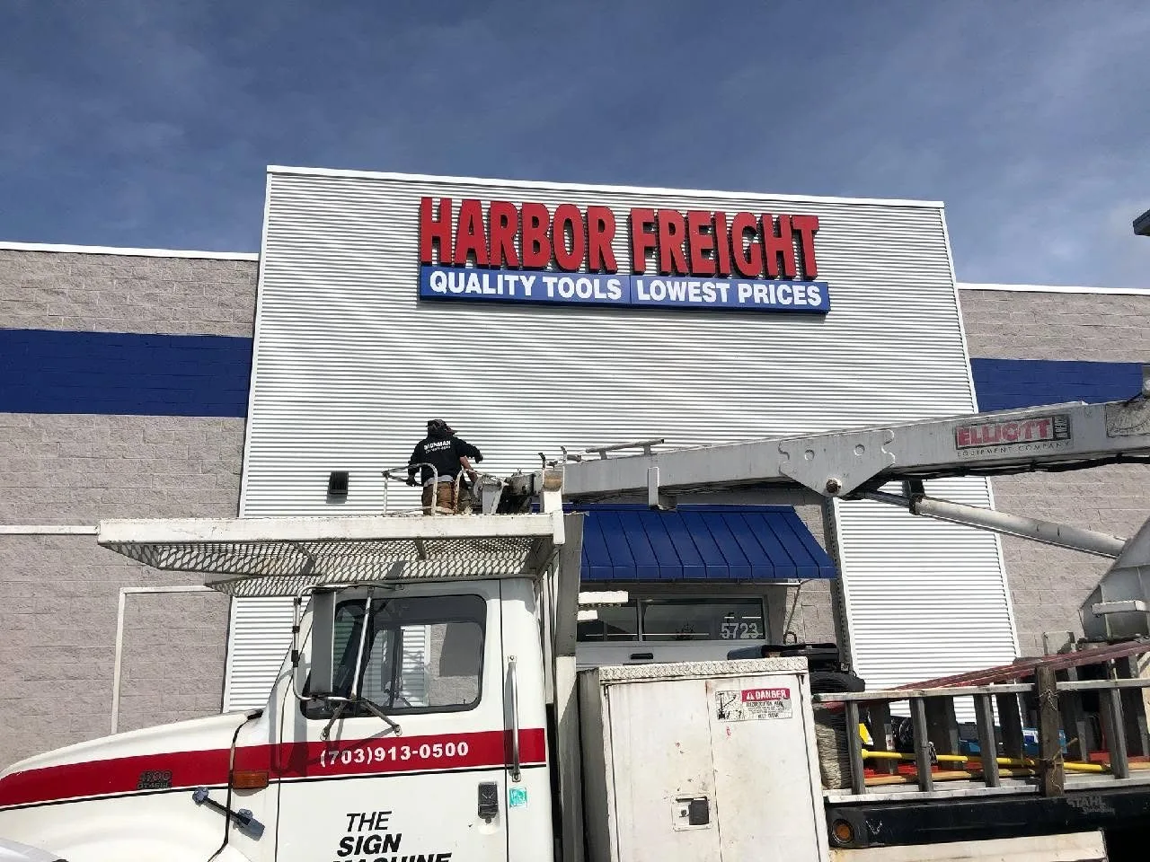 Sign installation with a bucket truck